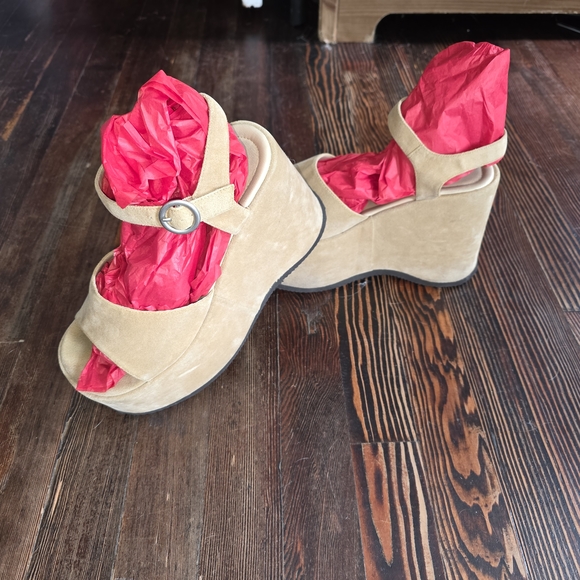 le chateau Beige Suede Platform Wedge Sandals - Picture 6 of 7